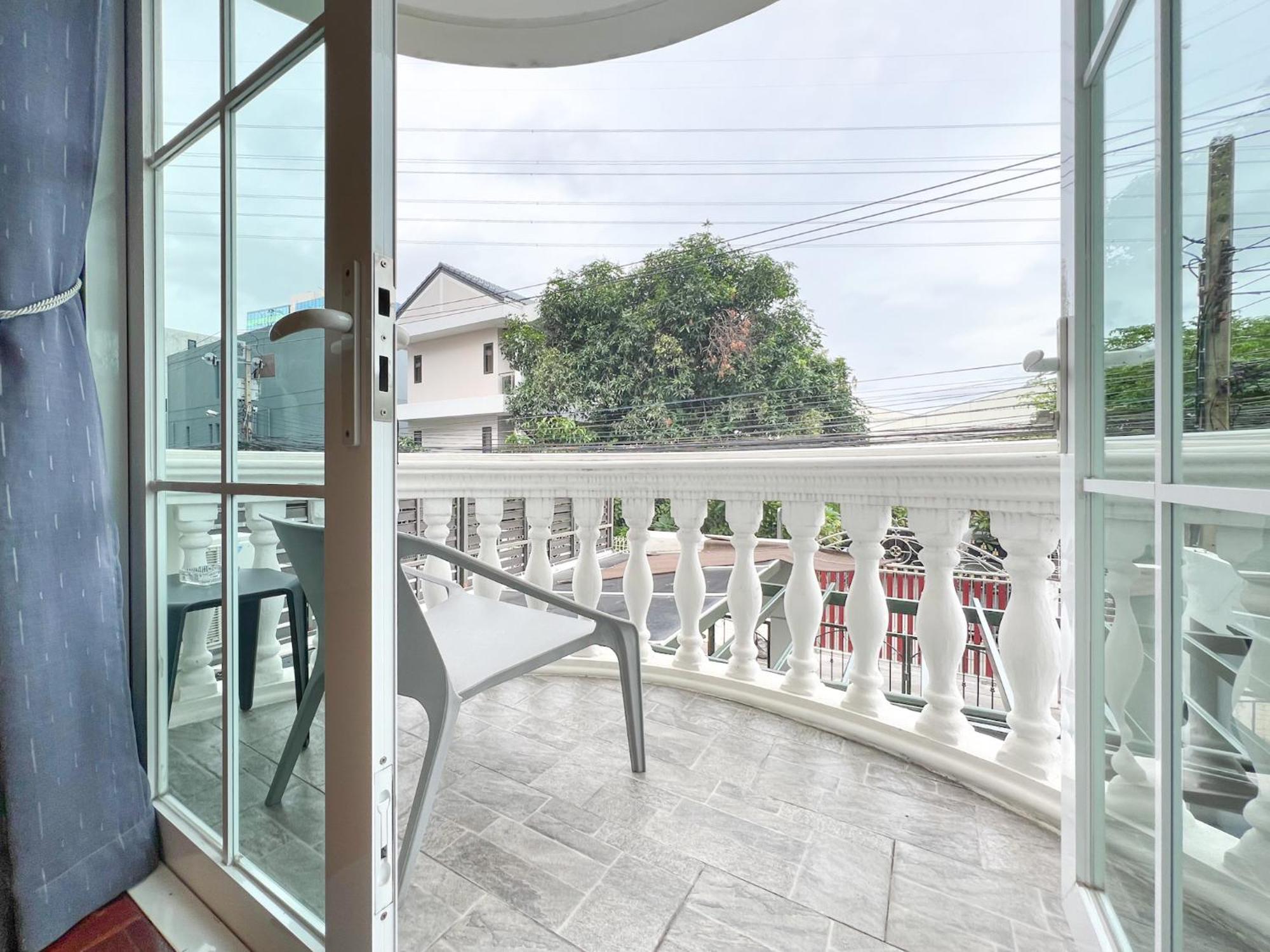 Neveu Premier Residence : Ratchada Bangkok Exterior foto