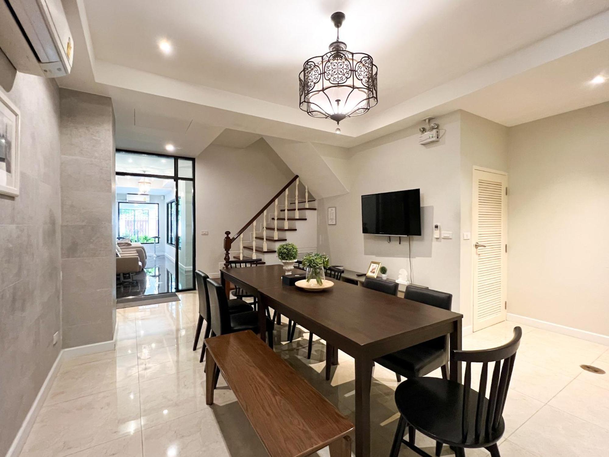Neveu Premier Residence : Ratchada Bangkok Exterior foto