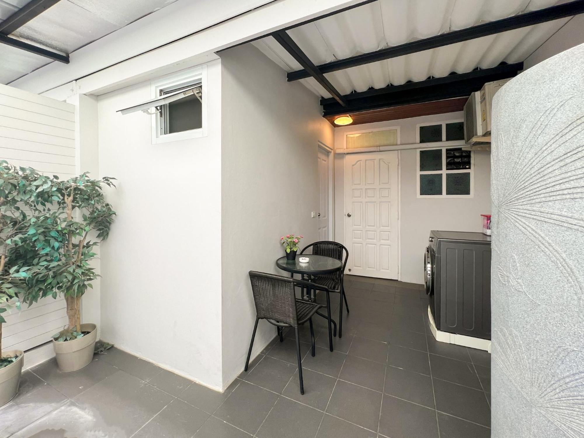 Neveu Premier Residence : Ratchada Bangkok Exterior foto