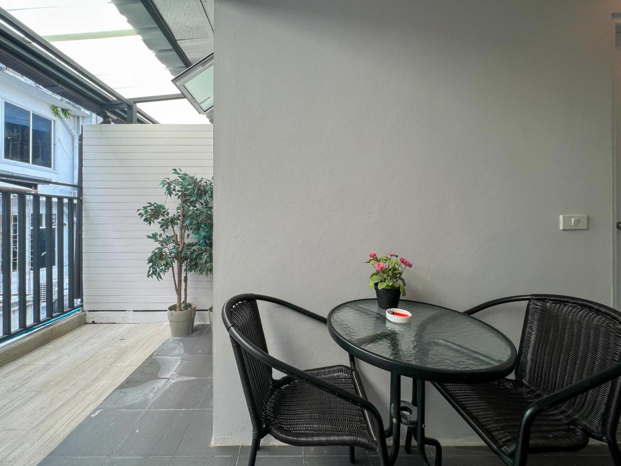 Neveu Premier Residence : Ratchada Bangkok Exterior foto
